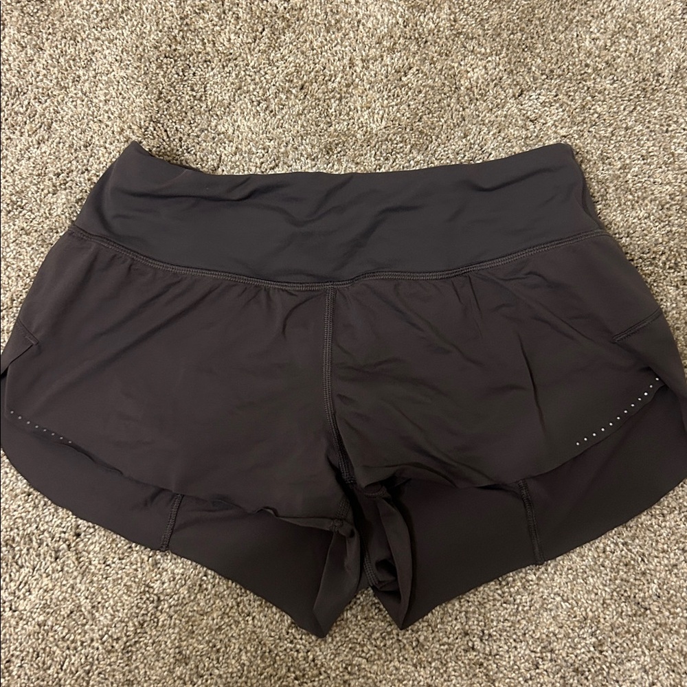Lululemon Chase Me Shorts 2.5”
